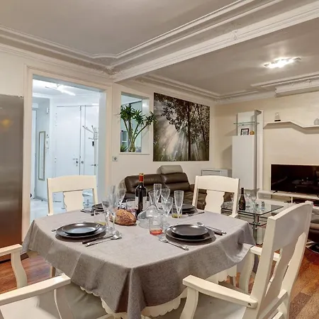 673 Richard - Superb In Apartment *