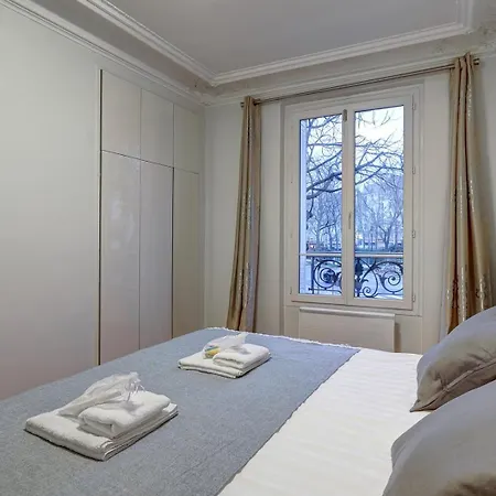 673 Richard - Superb In * Paris